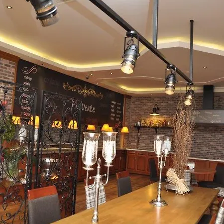 أنيمون هوتل إدج 4*
