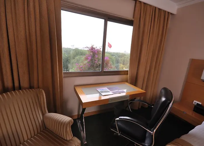 Anemon Ege بورنوفا